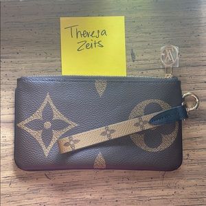 Large pouch and strap from trio pouch